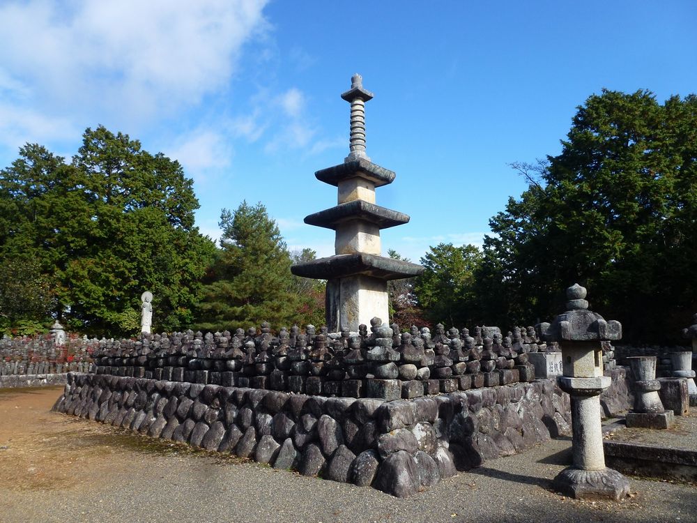 アジア新風土記（68）近江の石塔寺 - 株式会社 高文研